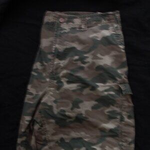 💕 3/$25 💕 G&M Camo Shorts 40